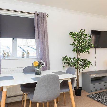 19A The Broadwalk - Cozy 1Br In The Heart Of Crawley Near Gatwick Airport Great For Contractors And Flight Crew Students 빌라 외부 사진