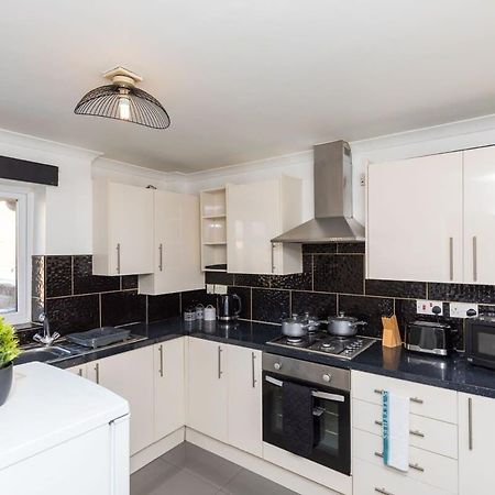 19A The Broadwalk - Cozy 1Br In The Heart Of Crawley Near Gatwick Airport Great For Contractors And Flight Crew Students 빌라 외부 사진