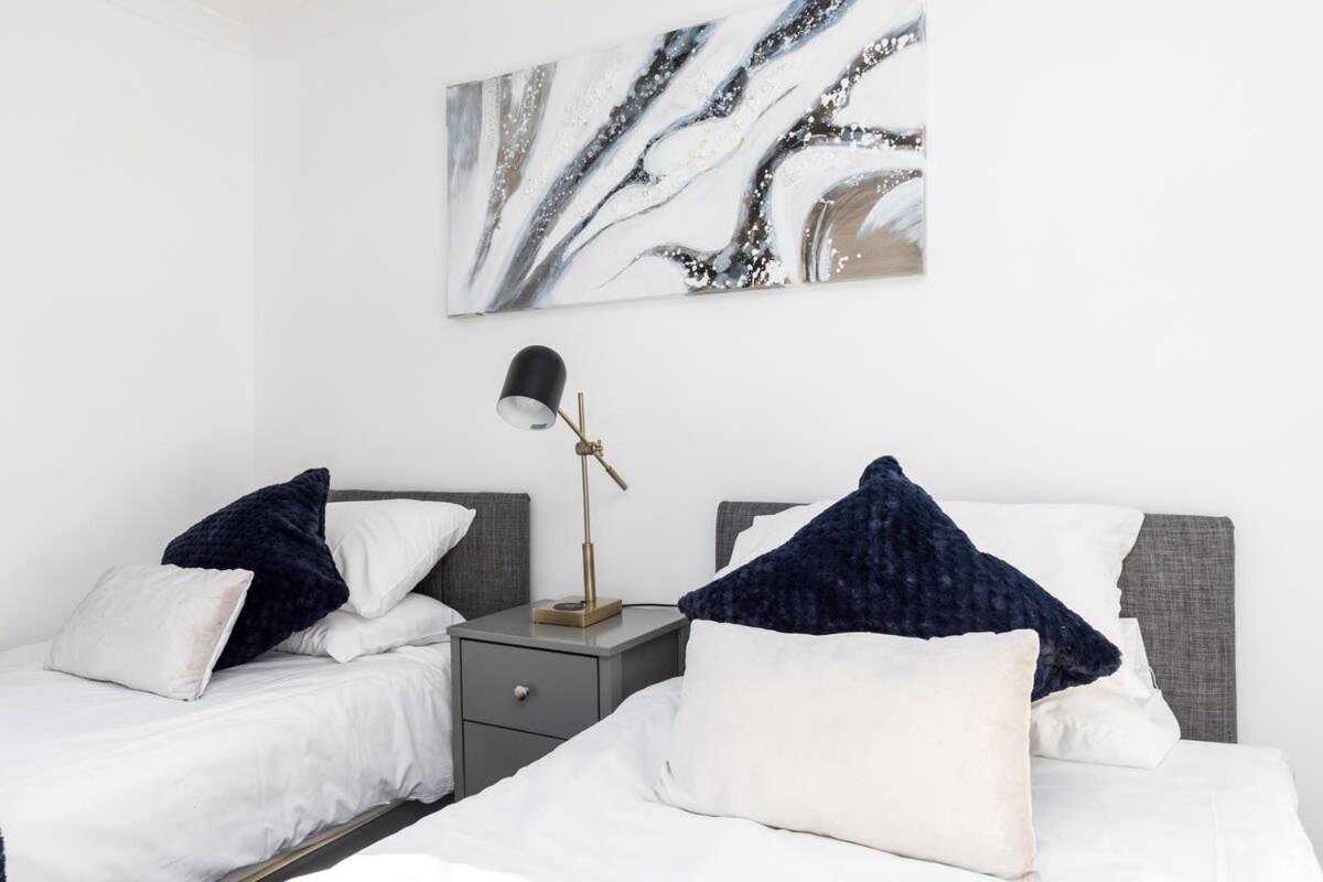 19A The Broadwalk - Cozy 1Br In The Heart Of Crawley Near Gatwick Airport Great For Contractors And Flight Crew Students 빌라 외부 사진