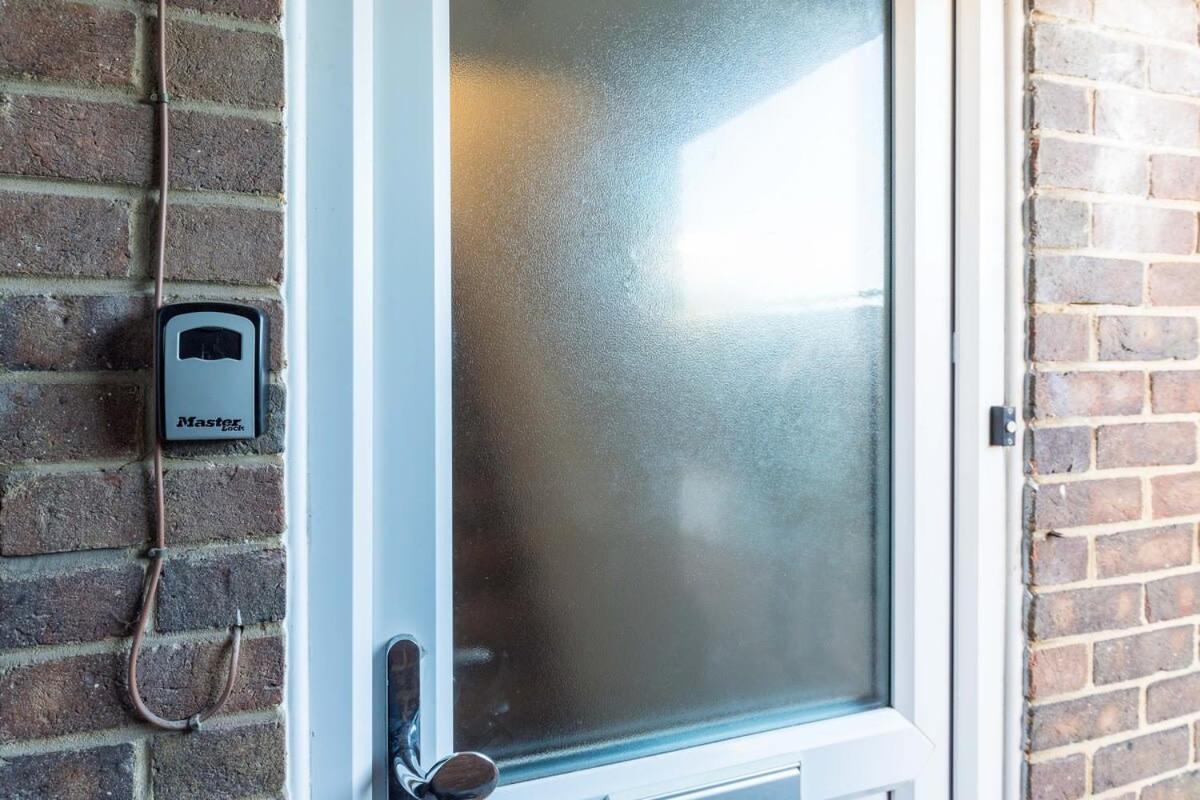 19A The Broadwalk - Cozy 1Br In The Heart Of Crawley Near Gatwick Airport Great For Contractors And Flight Crew Students 빌라 외부 사진