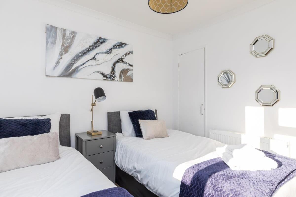 19A The Broadwalk - Cozy 1Br In The Heart Of Crawley Near Gatwick Airport Great For Contractors And Flight Crew Students 빌라 외부 사진