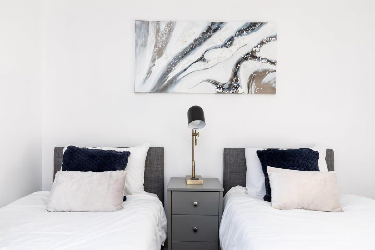 19A The Broadwalk - Cozy 1Br In The Heart Of Crawley Near Gatwick Airport Great For Contractors And Flight Crew Students 빌라 외부 사진