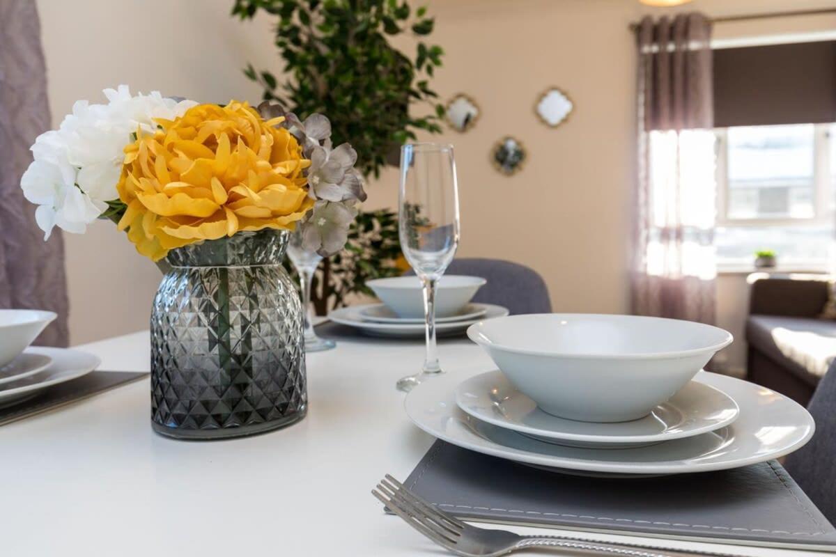 19A The Broadwalk - Cozy 1Br In The Heart Of Crawley Near Gatwick Airport Great For Contractors And Flight Crew Students 빌라 외부 사진