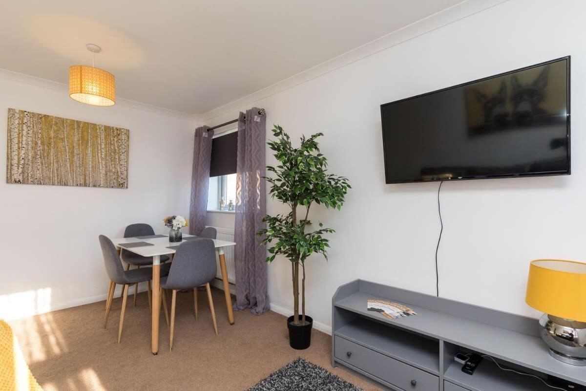 19A The Broadwalk - Cozy 1Br In The Heart Of Crawley Near Gatwick Airport Great For Contractors And Flight Crew Students 빌라 외부 사진